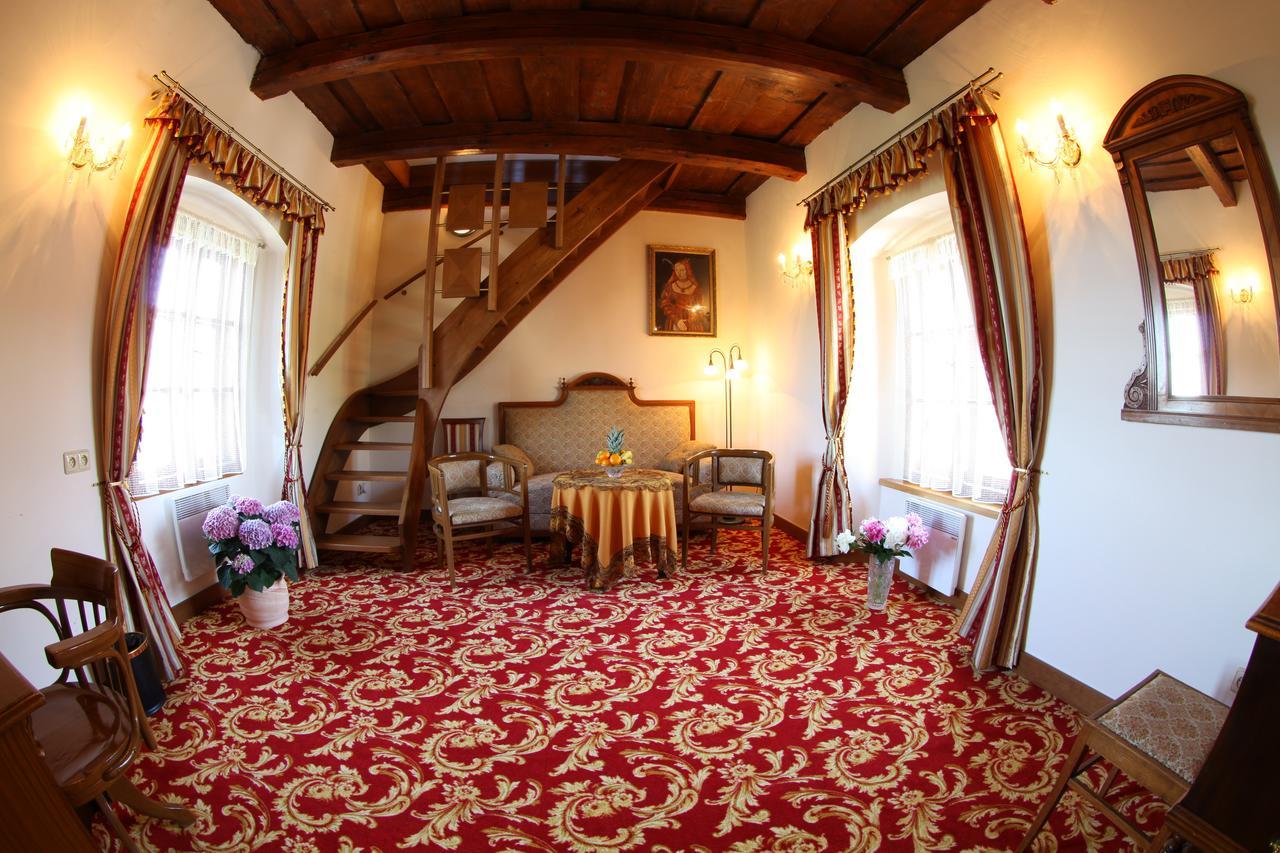 Hotel Fortna Chrudim Ngoại thất bức ảnh